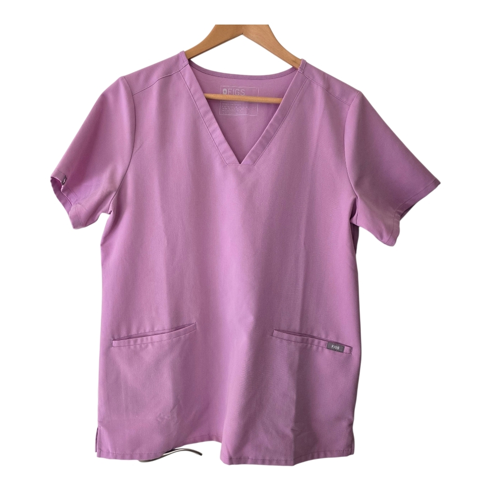 FIGS Women’s V-Neck Scrub Top in Lavender Pink